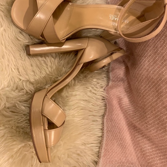 Michael by Michael Kors "Divia" Heels w/Box Size 7 - Picture 4 of 8